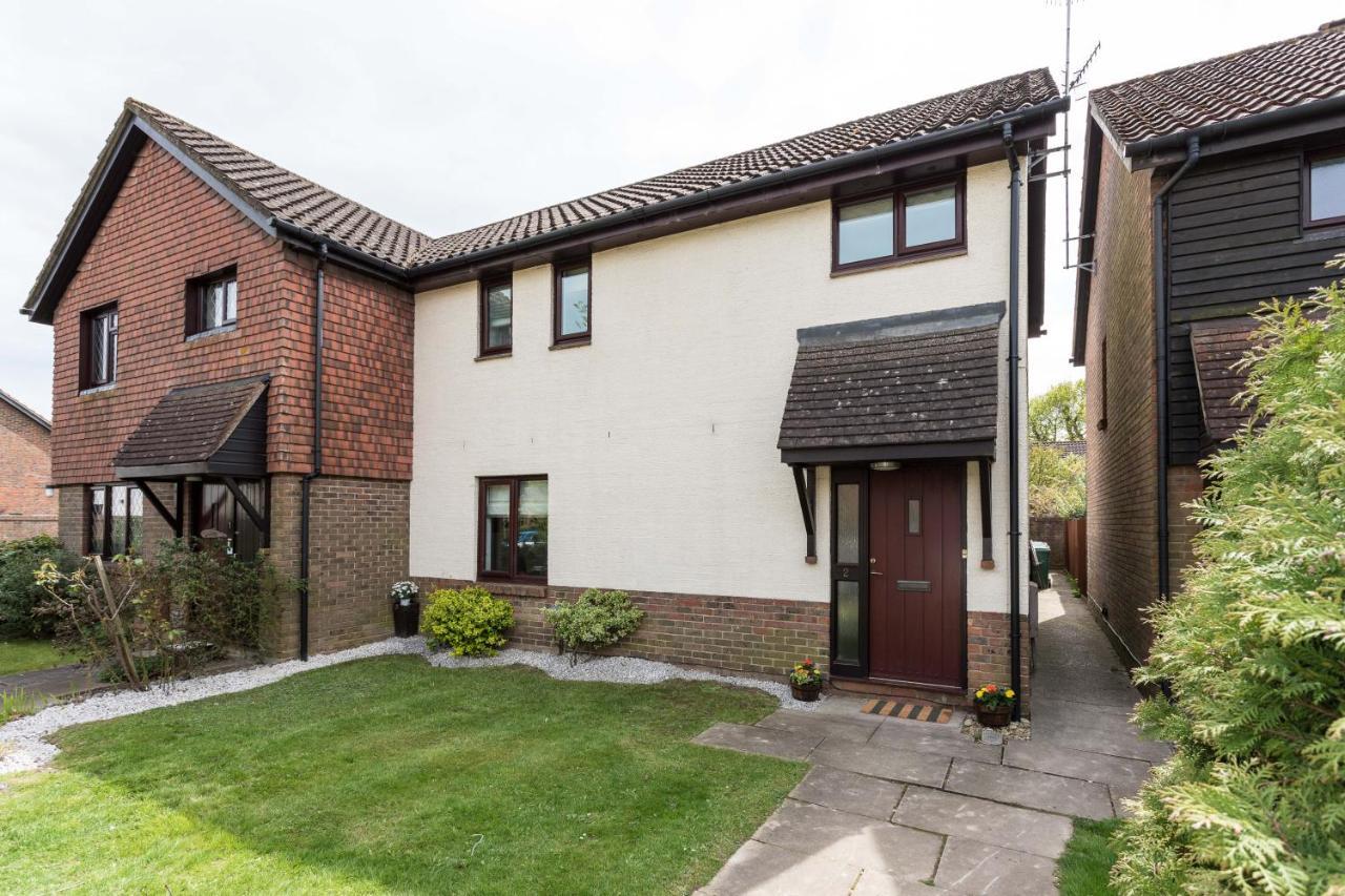 Grassmere - 3 Bed House With Private Garden Horley Eksteriør bilde