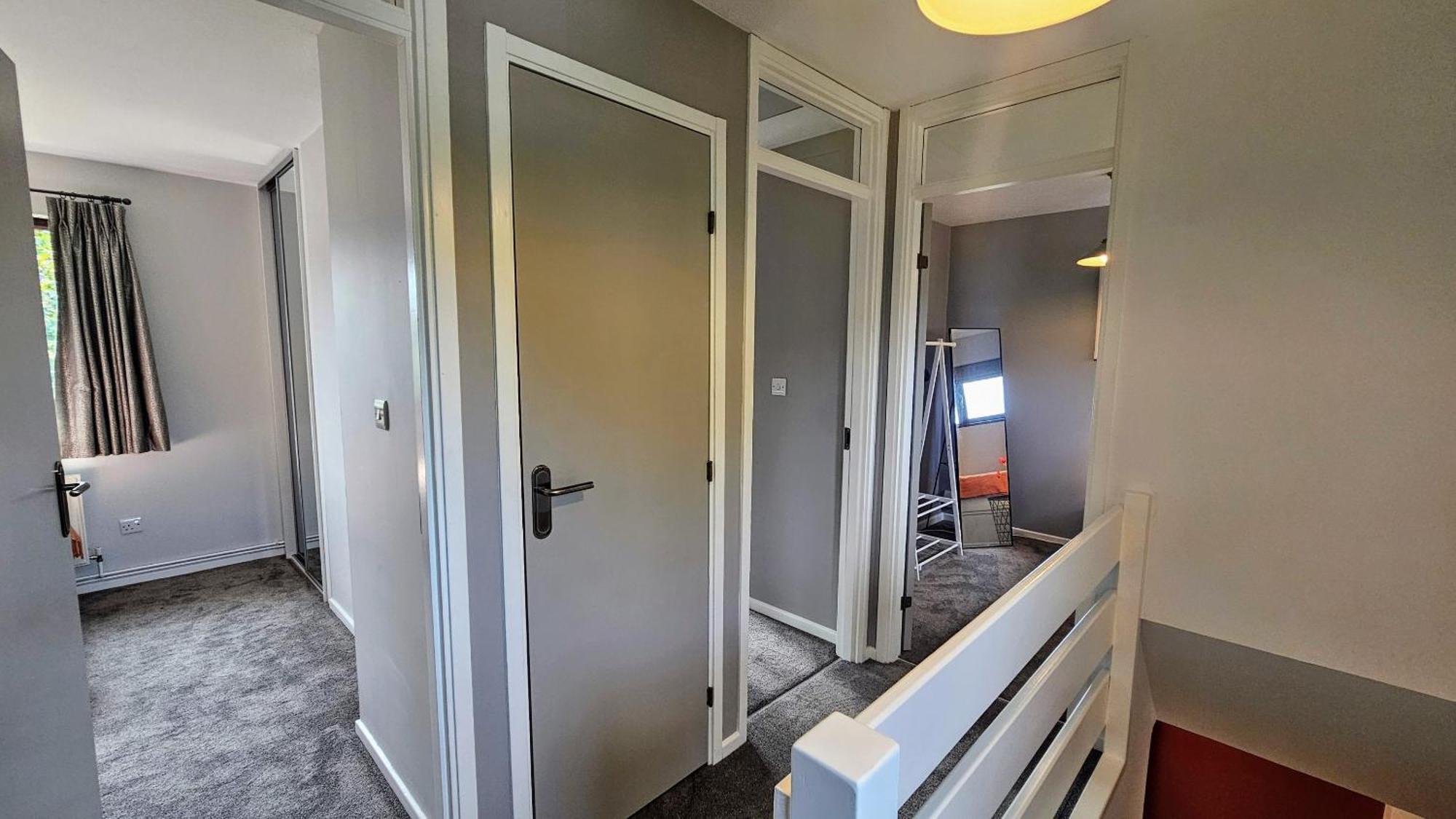 Grassmere - 3 Bed House With Private Garden Horley Eksteriør bilde
