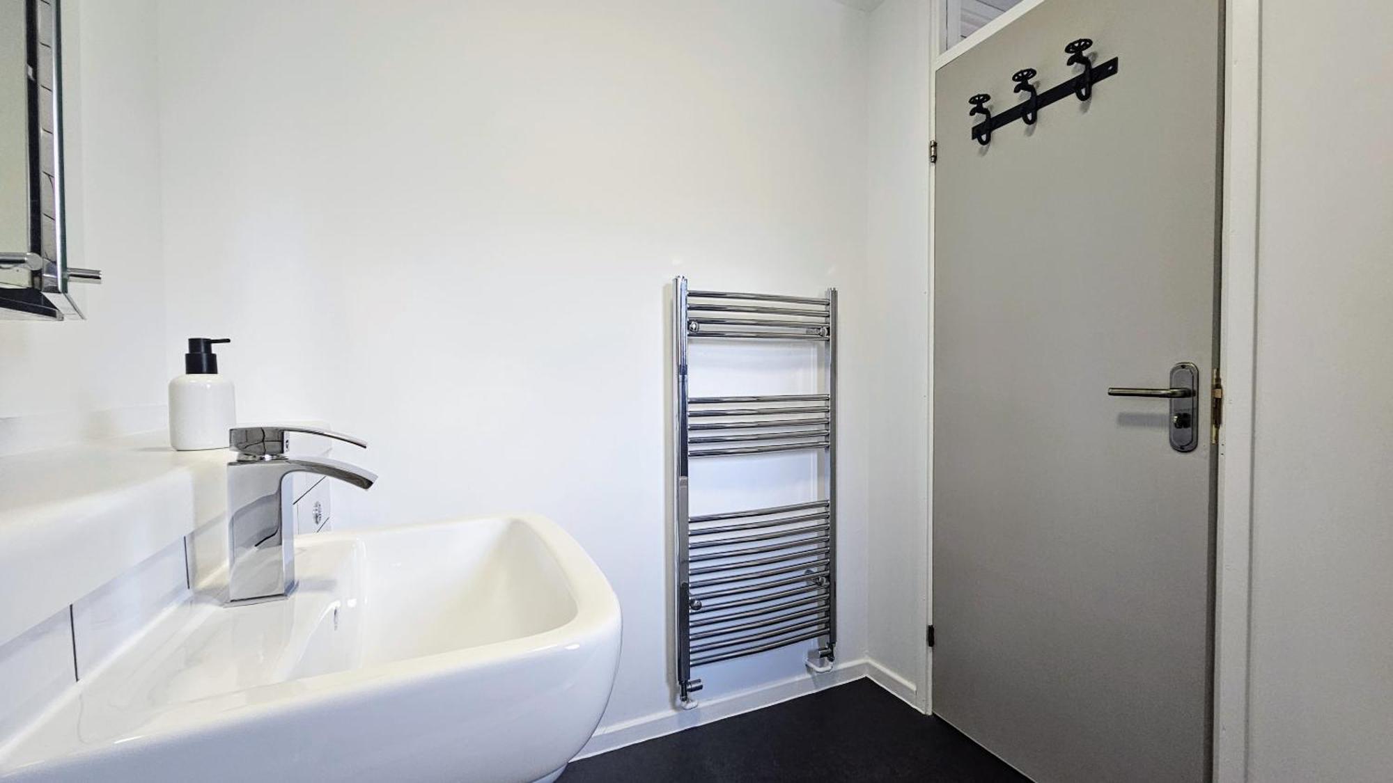 Grassmere - 3 Bed House With Private Garden Horley Eksteriør bilde