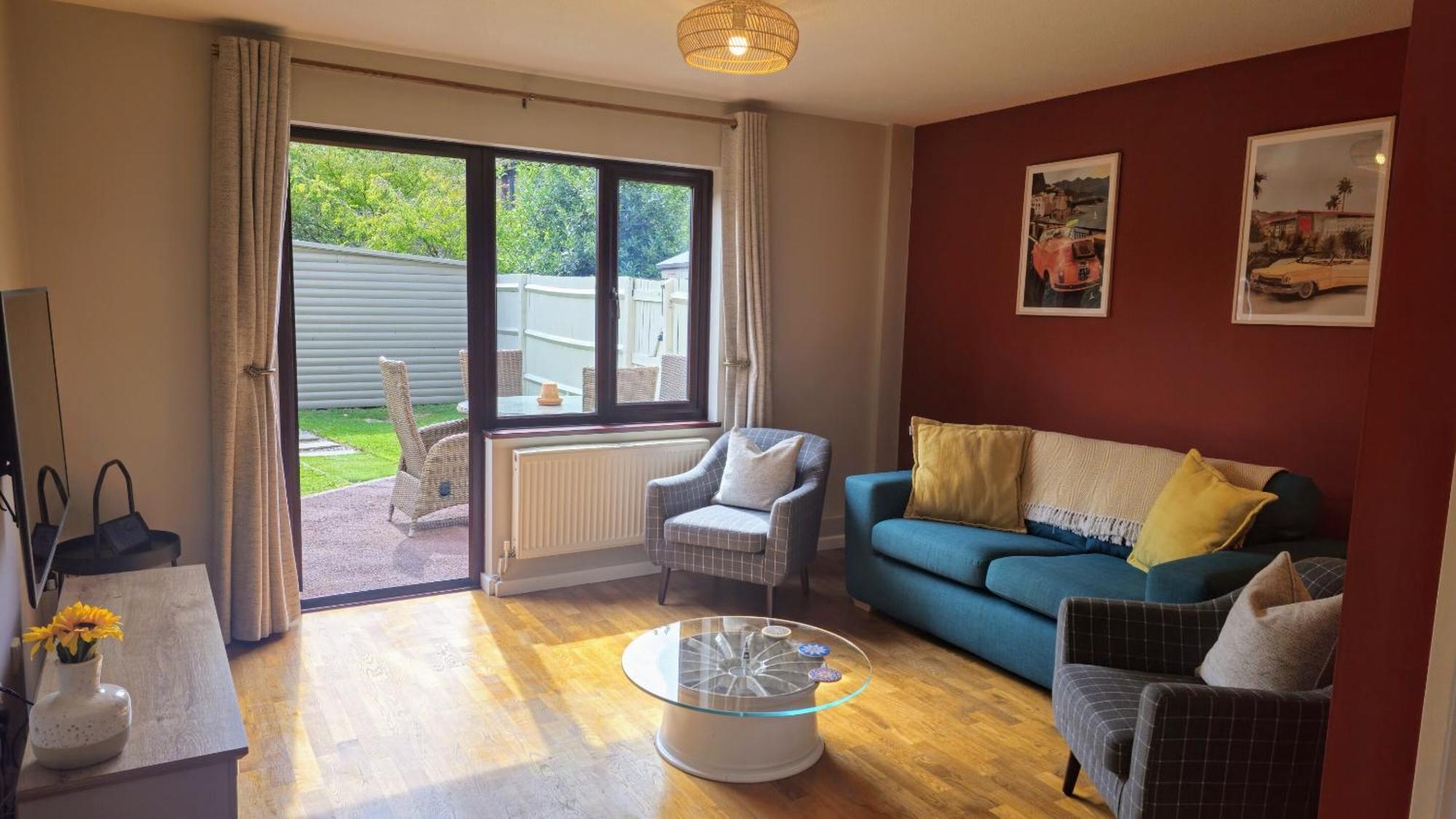 Grassmere - 3 Bed House With Private Garden Horley Eksteriør bilde